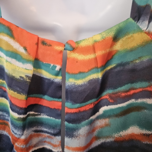 🔥Violet & Claire Water Color Halter Style top size medium - Picture 3 of 8